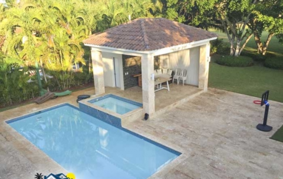(En Venta) Hermosa Villa en la Primera etapa de Metro Country Club.