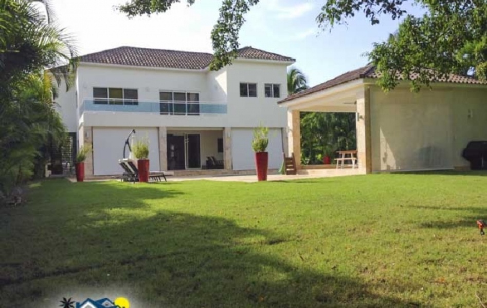 (En Venta) Hermosa Villa en la Primera etapa de Metro Country Club.