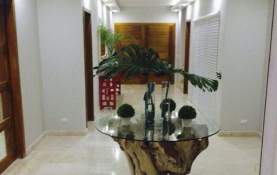 (En Venta) Hermosa Villa en la Primera etapa de Metro Country Club.