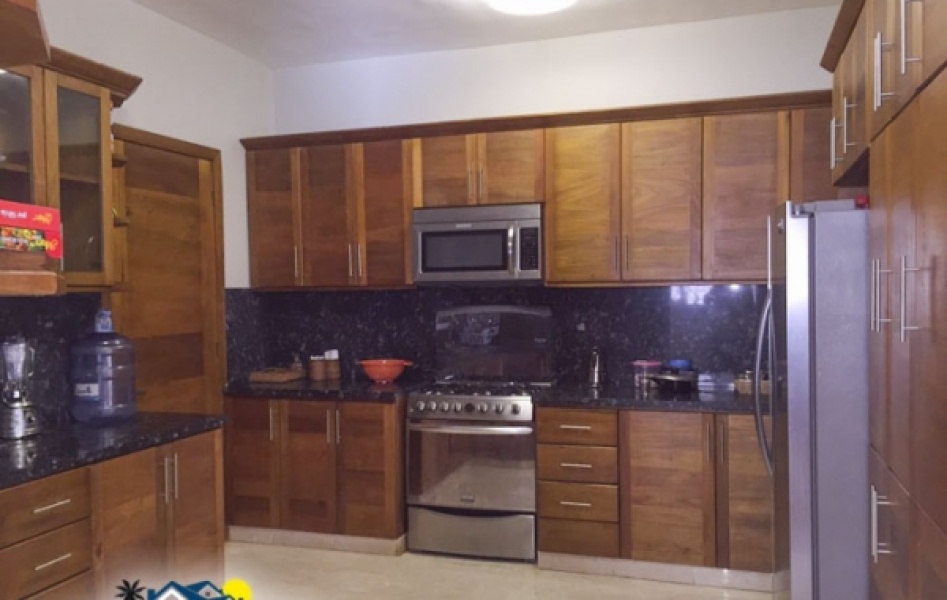 (En Venta) Hermosa Villa en la Primera etapa de Metro Country Club.