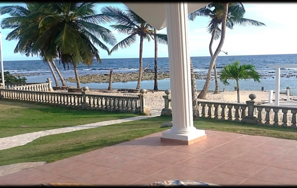 En Venta Villa con Pequeña Playa Privada en Cumayasa SPM