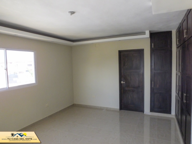 Espectacular Casa en Venta en Urbanización Las Orquideas, La Romana