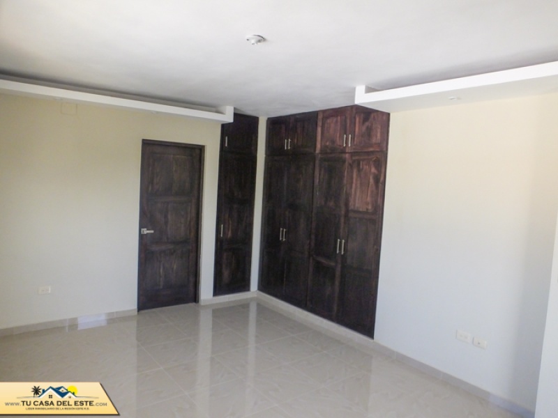Espectacular Casa en Venta en Urbanización Las Orquideas, La Romana