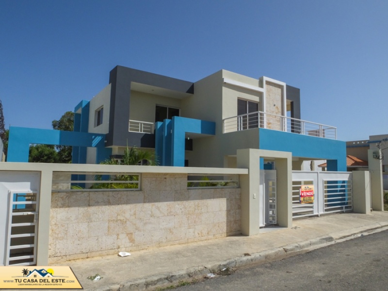 Espectacular Casa en Venta en Urbanización Las Orquideas, La Romana