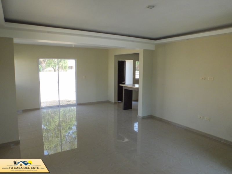 Espectacular Casa en Venta en Urbanización Las Orquideas, La Romana