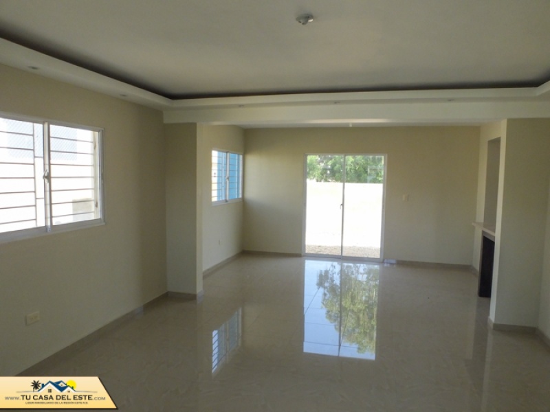 Espectacular Casa en Venta en Urbanización Las Orquideas, La Romana