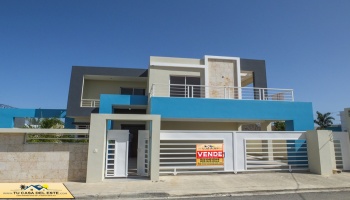 Espectacular Casa en Venta en Urbanización Las Orquideas, La Romana Espectacular Casa en Venta en Urbanización Las Orquideas, La Romana