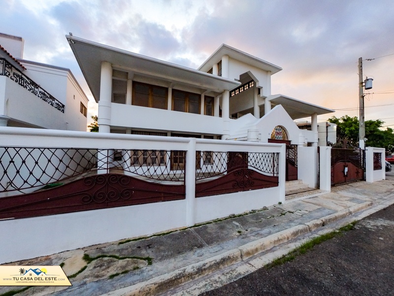 Hermosa casa en exclusiva zona en San Pedro de Macorís
