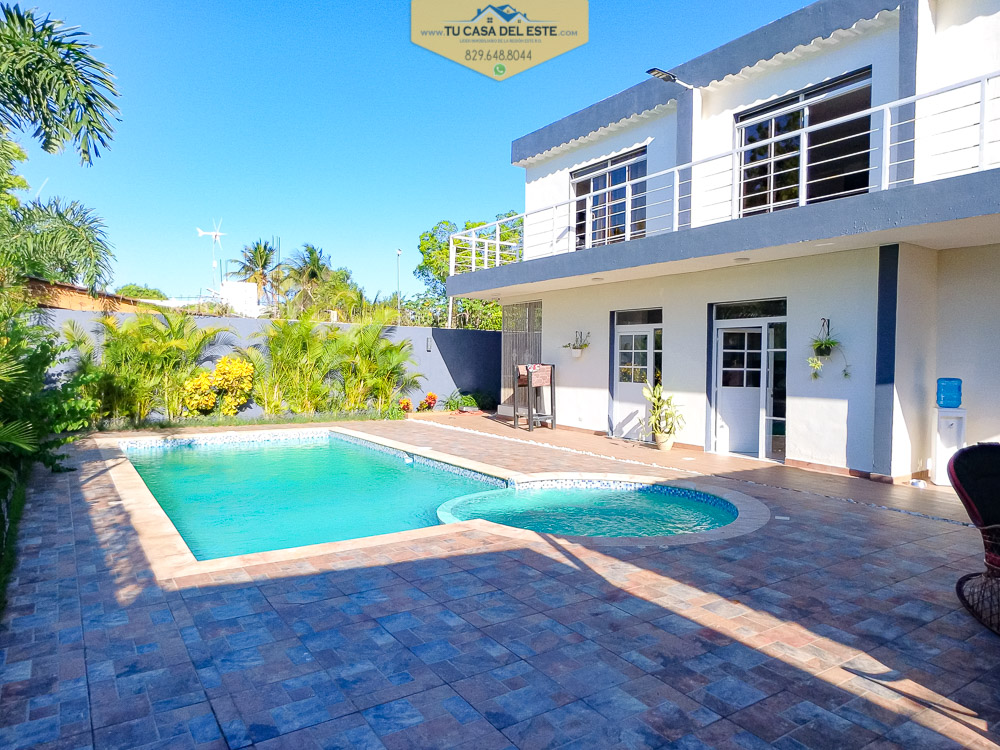 Villa en Venta en Juan Dolio, Con Piscina y Cerca de la Playa