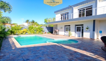 Villa en Venta en Juan Dolio, Con Piscina y Cerca de la Playa Villa en Venta en Juan Dolio, Con Piscina y Cerca de la Playa