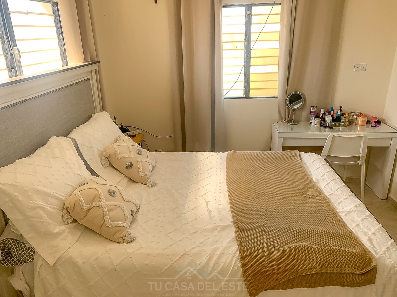 Amplio Apartamento en 4to Nivel en Urbanización Hazim