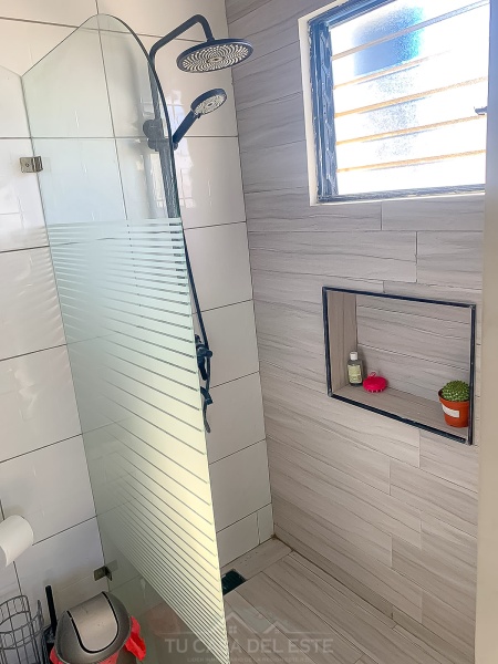 Amplio Apartamento en 4to Nivel en Urbanización Hazim