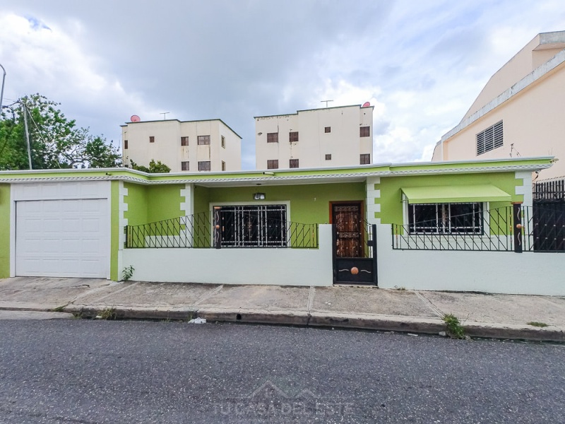 Amplia y Acogedora Casa en Venta en Barrio Los Maestros SPM