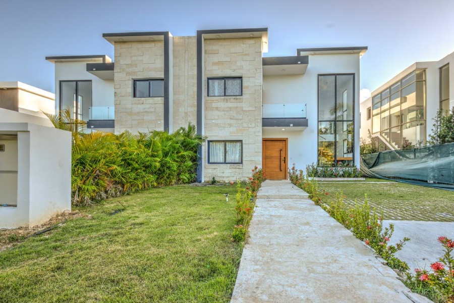 Hermosa Residencia en Playa Nueva Romana tipo Townhouse