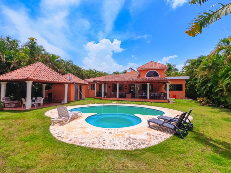 En venta Villa en Guavaberry Golf Juan Dolio