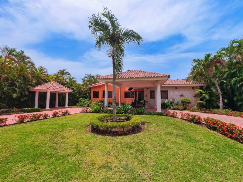 En venta Villa en Guavaberry Golf Juan Dolio