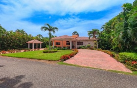En venta Villa en Guavaberry Golf Juan Dolio