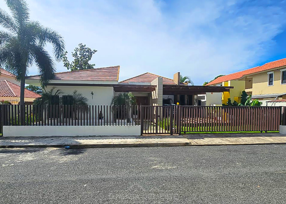 Hermosa Casa de 1 Nivel en Venta en Buena Vista Norte La Romana