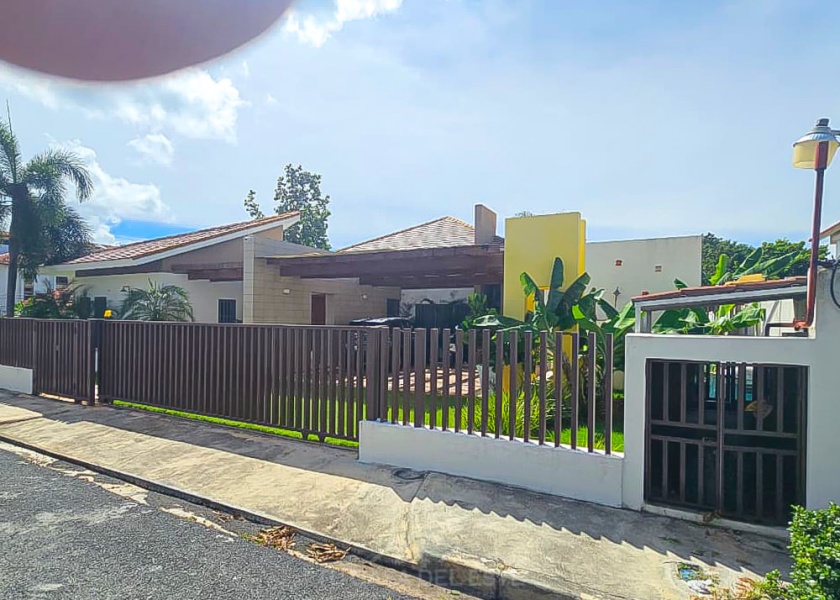 Hermosa Casa de 1 Nivel en Venta en Buena Vista Norte La Romana