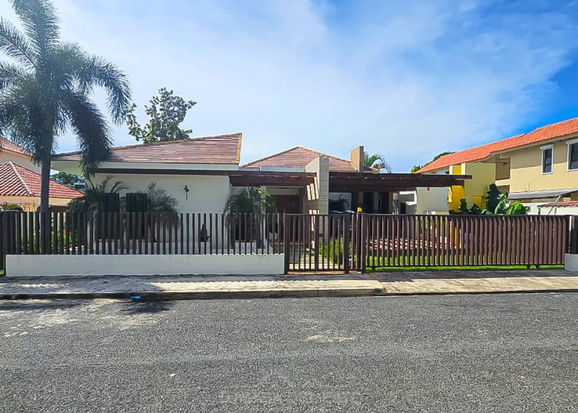 Hermosa Casa de 1 Nivel en Venta en Buena Vista Norte La Romana