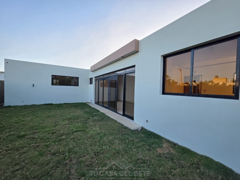 Casa de 3 habitaciones y Buen Patio en Naime 3