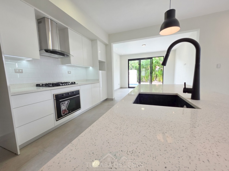 Moderna Villa en Venta en Metro Country Club,Juan Dolio,3 Rooms,3 Bathrooms,Villa,1