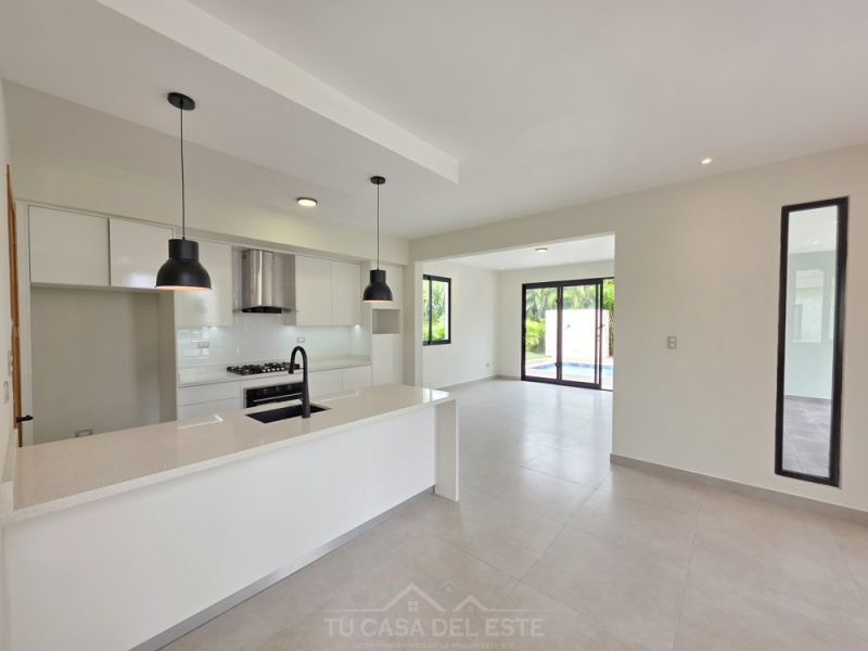 Moderna Villa en Venta en Metro Country Club,Juan Dolio,3 Rooms,3 Bathrooms,Villa,1