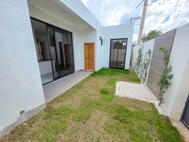 Moderna y Hermosa Casa en venta en Naime 3