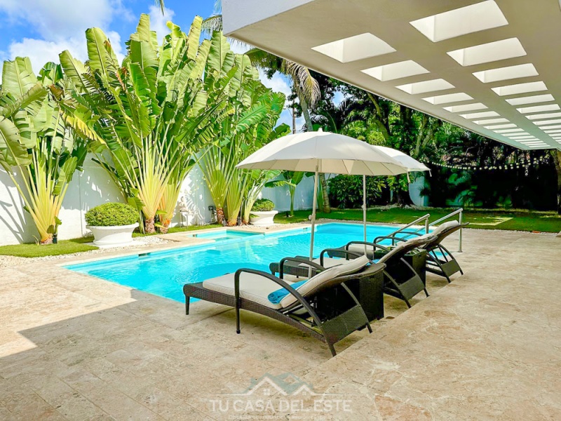 Espectacular Casa en Venta en Buena Vista Norte La Romana,La Romana,4 Rooms,4 Bathrooms