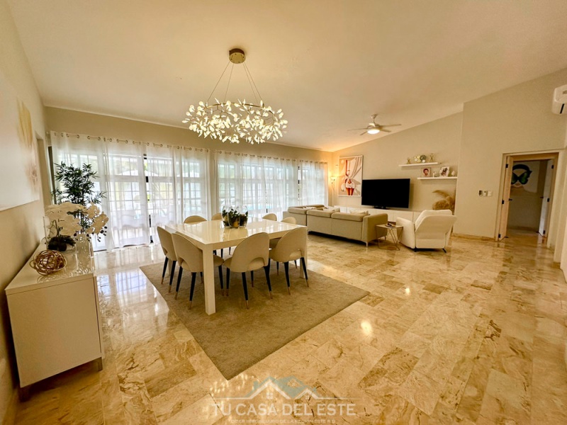 Espectacular Casa en Venta en Buena Vista Norte La Romana,La Romana,4 Rooms,4 Bathrooms