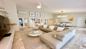 Espectacular Casa en Venta en Buena Vista Norte La Romana,La Romana,4 Rooms,4 Bathrooms