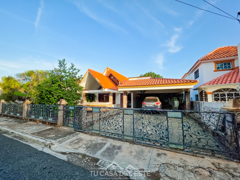 Espaciosa Casa En Buena Vista Norte en Venta,La Romana,4 Rooms,3 Bathrooms