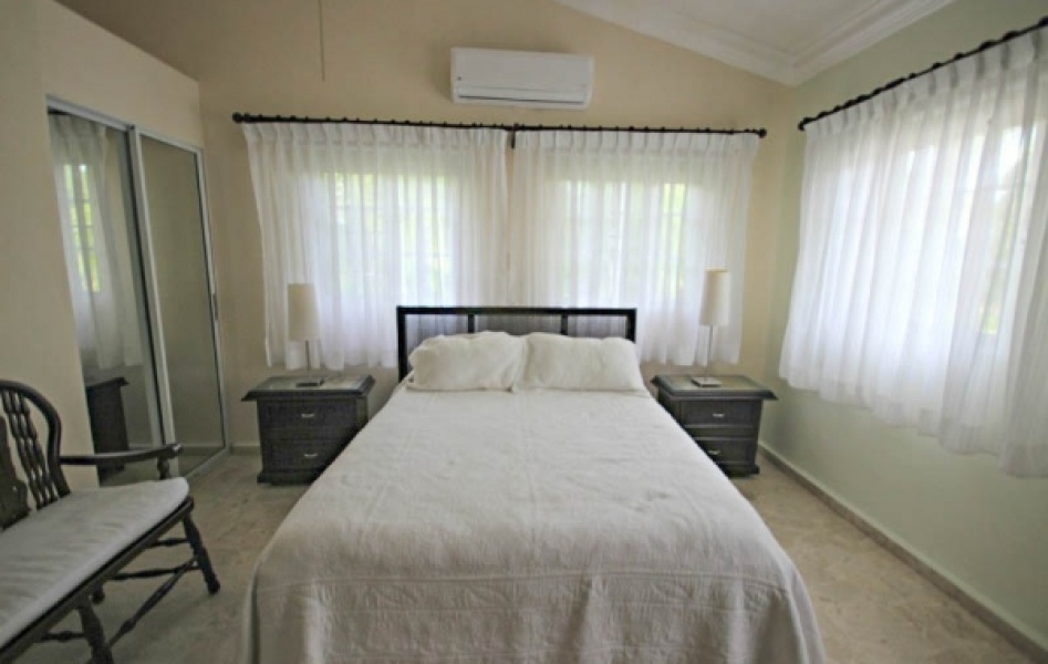 En Venta Excelente Villa en Metro Country Club