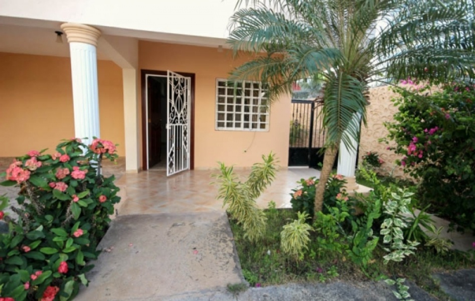 En Venta Villa en Residencial Ocean Breeze - Juan Dolio