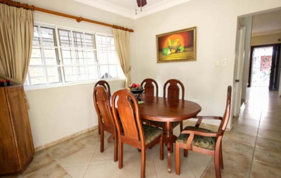 En Venta Villa en Residencial Ocean Breeze - Juan Dolio