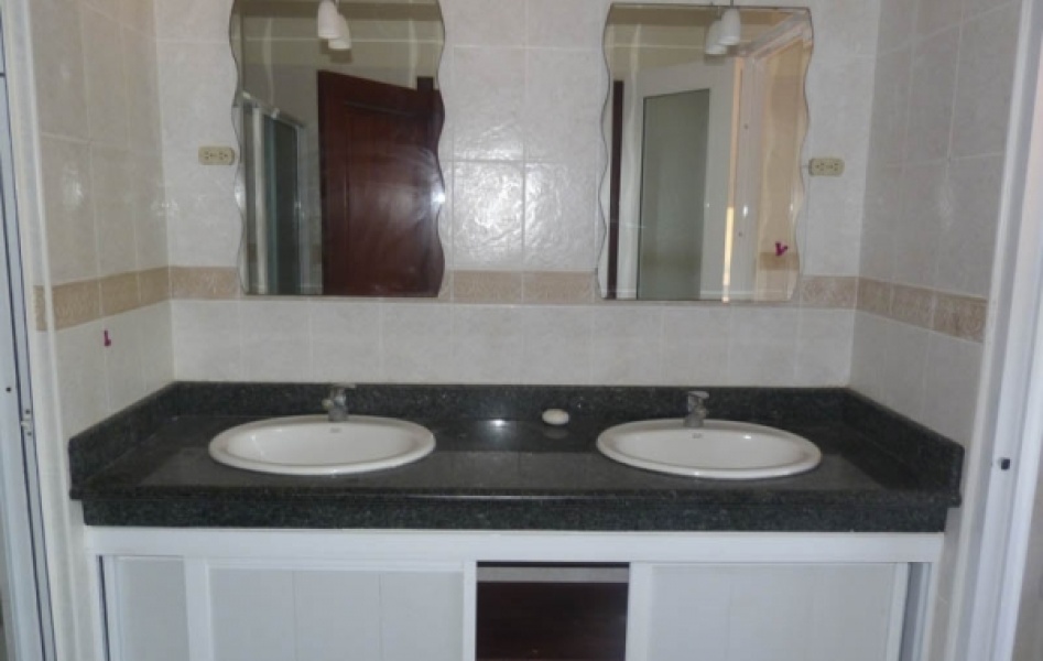 En Venta Villa en Metro Country Club, Juan Dolio