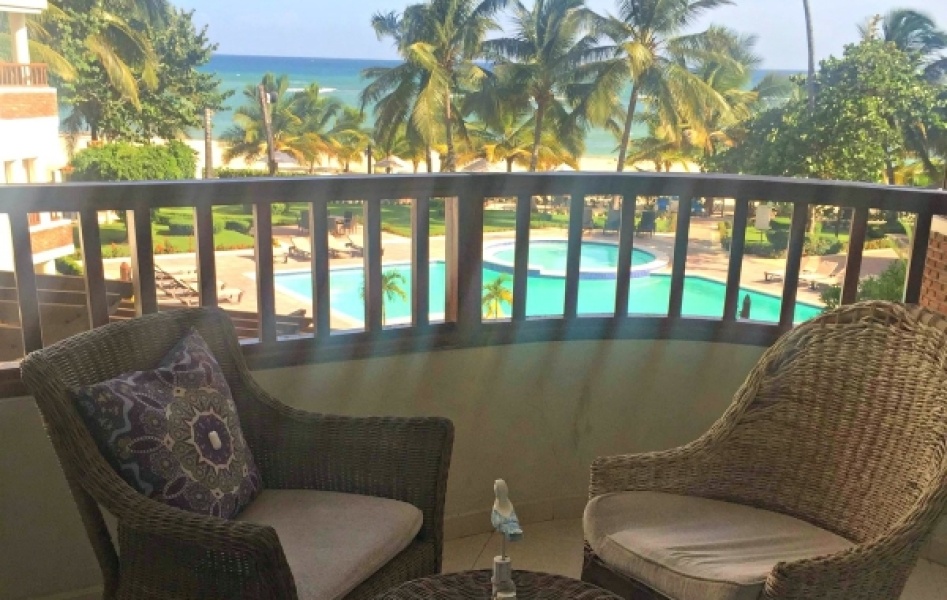 En Venta Hermoso Apartamento Frente a la Playa en ABDIMAR- Juan Dolio