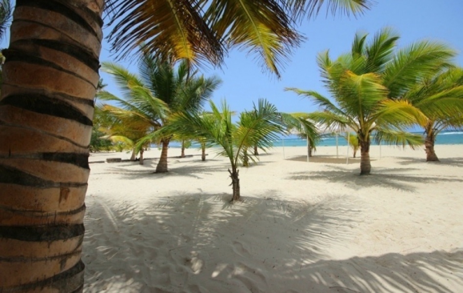 En Venta Hermoso Apartamento Frente a la Playa en ABDIMAR- Juan Dolio