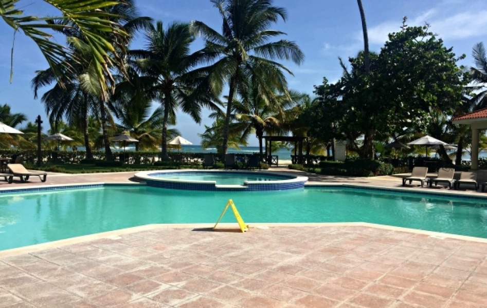 En Venta Hermoso Apartamento Frente a la Playa en ABDIMAR- Juan Dolio